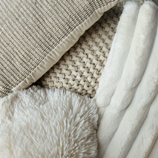 Coussin crème - beige gamme luxe (variable) – Image 4